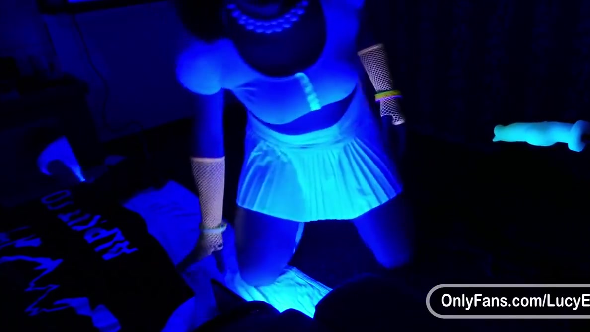 Getting Fucked By Glow In The Dark Alien Knot