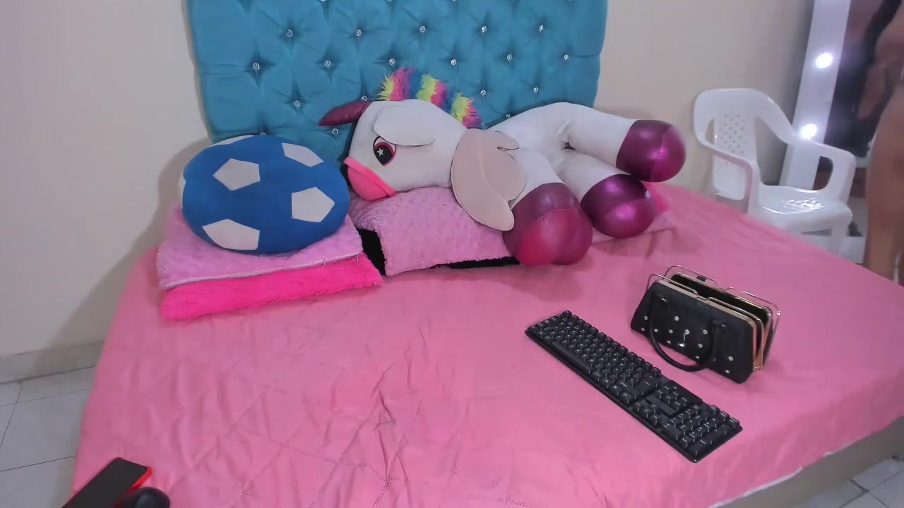 Latina Ladyboy With Large Boobs Jerks Off For You