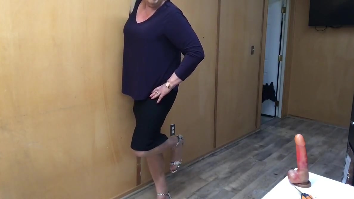 Sissy Crossdresser Moaning, Sucking, Squirting For Mistress