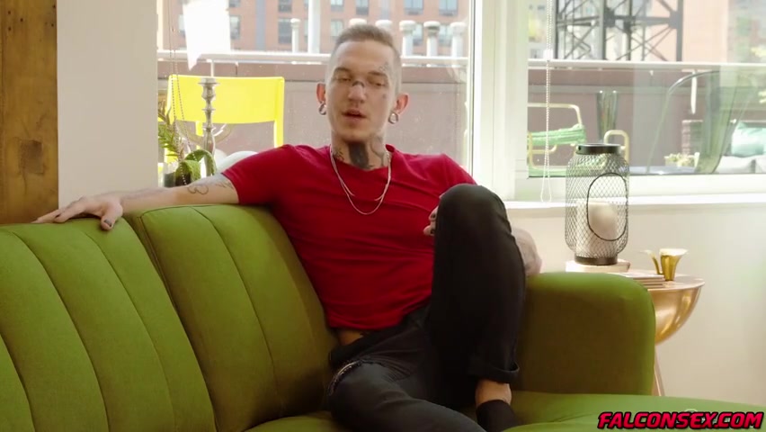 Dexx Giving Transgernder Blowjob