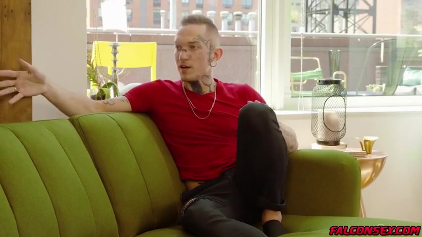 Dexx Giving Transgernder Blowjob