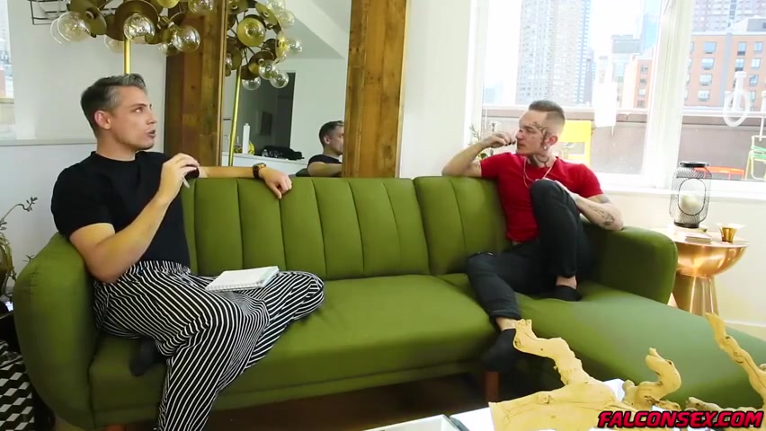 Dexx Giving Transgernder Blowjob