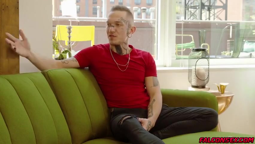 Dexx Giving Transgernder Blowjob