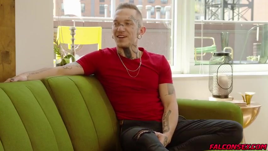 Dexx Giving Transgernder Blowjob