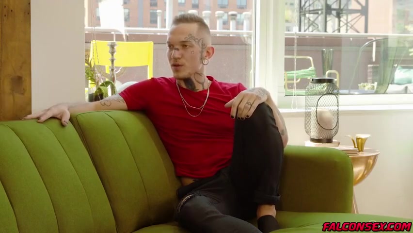 Dexx Giving Transgernder Blowjob