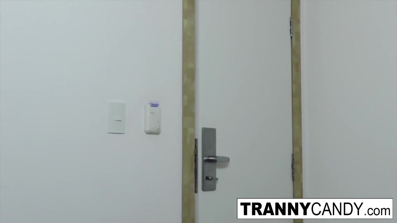 Maira & Yasmin Have A Hot Transexual Fuck