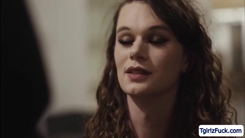 Nicole Knight - Curly Haired Ts Cutie Enjoying A Fun Dick Ride