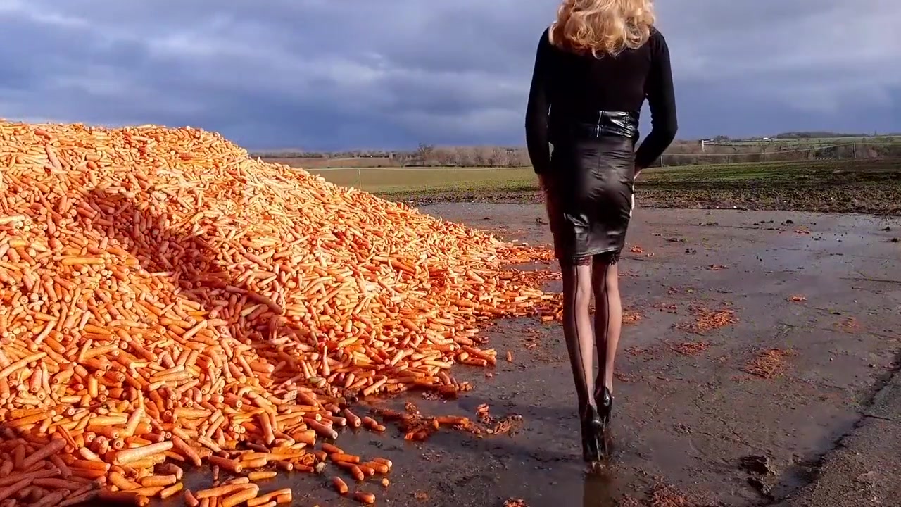 Crossdressing In The Countryside
