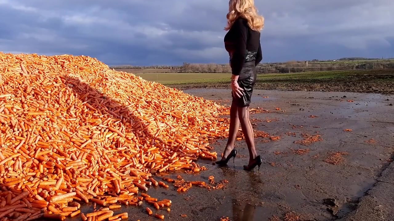 Crossdressing In The Countryside