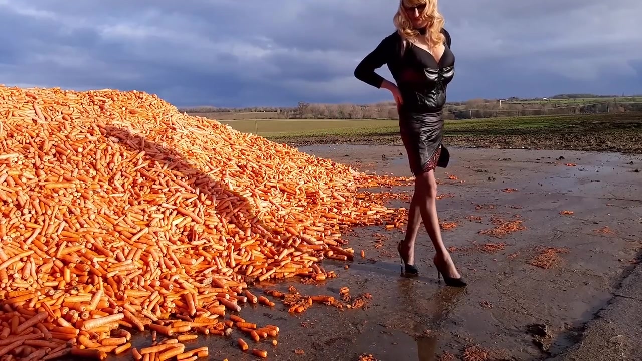 Crossdressing In The Countryside