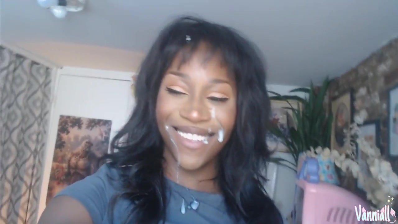 Vanniall Covers Herself In Cum