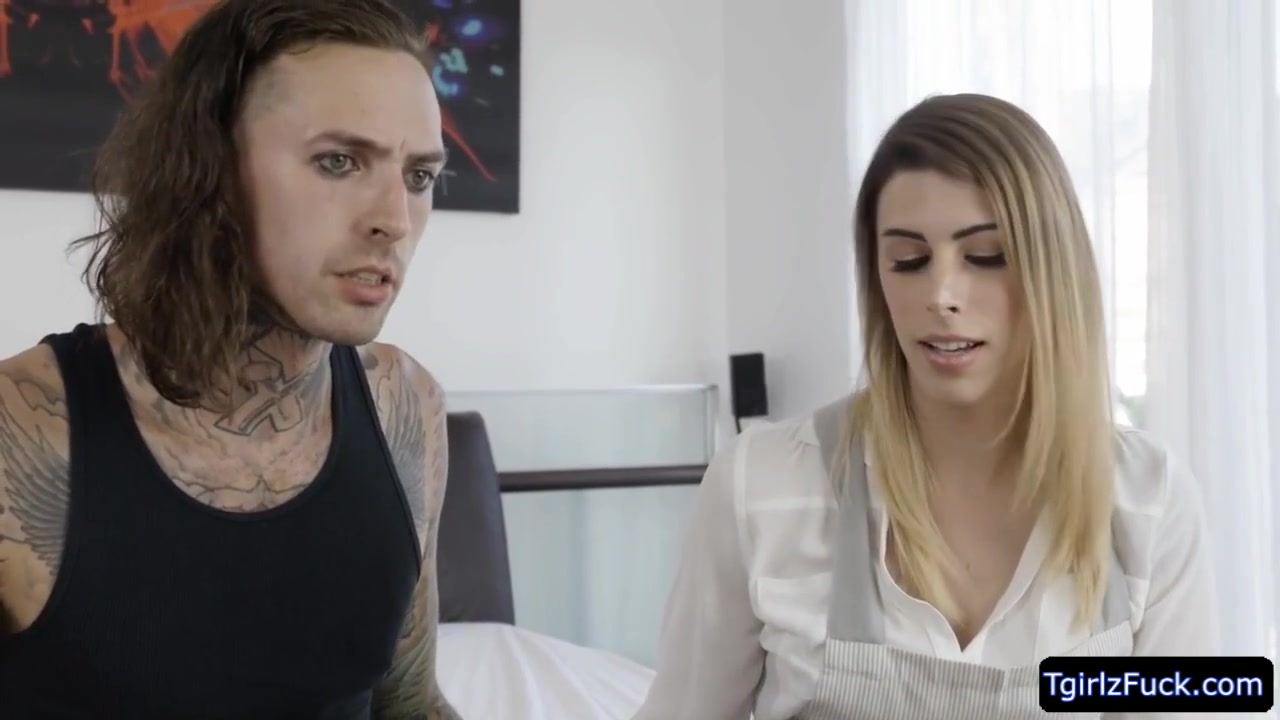 Casey Kisses - Blonde Delicious Ts Loves Bigcock And Acquires Railed