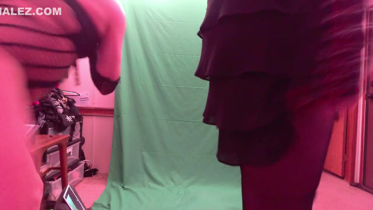 Sinister Step sister Milking Her Dd Tits & Peek In On Mistress Cy Green Screen Modeling Session Xxx 666 23 13