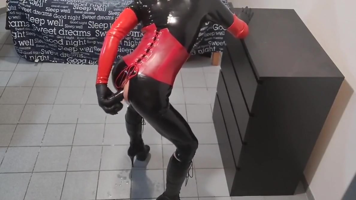 Wicawii Sexy Skinny Tv Latex Vamp Girl Makes Video Call