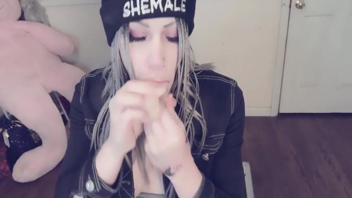 Bitch Got Dem Dick Suckin Lips