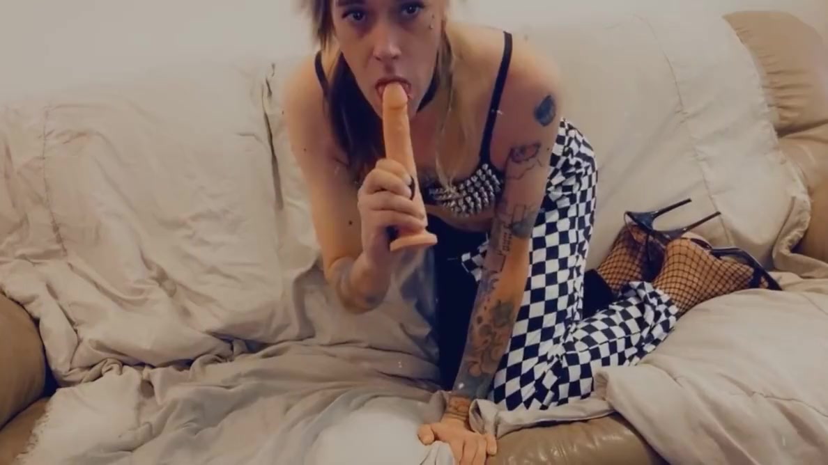 Trans Camgirl Sucking While Bent Over