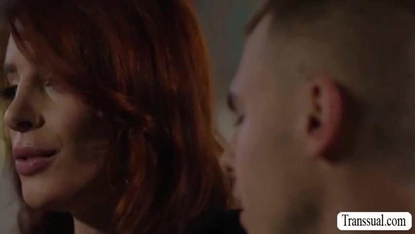 Janie Blade In Shemale Redhead Jamie Blade Licks And Barebacks Her New Guy