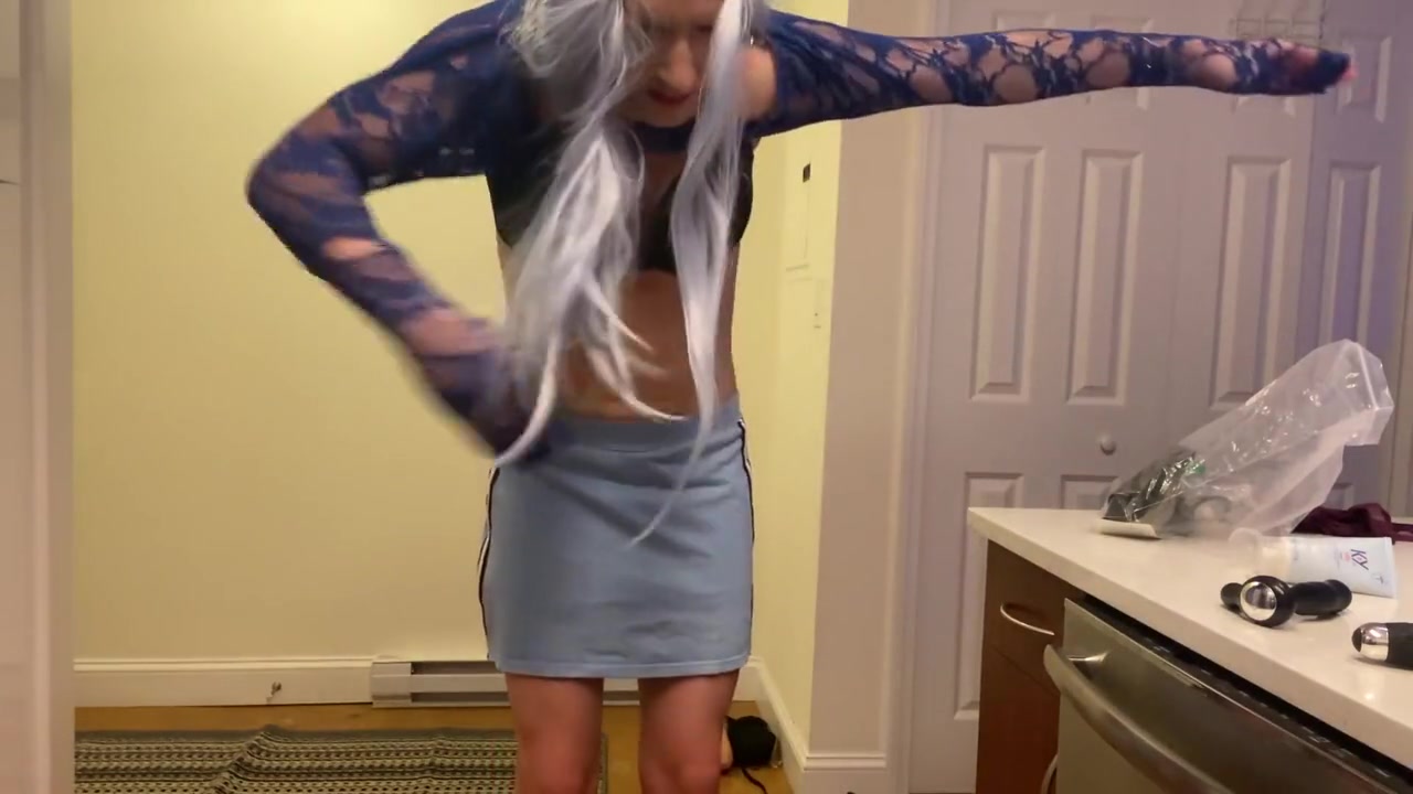 Sexy Crossdresser Puts Vibrating Butt Plug In Ass