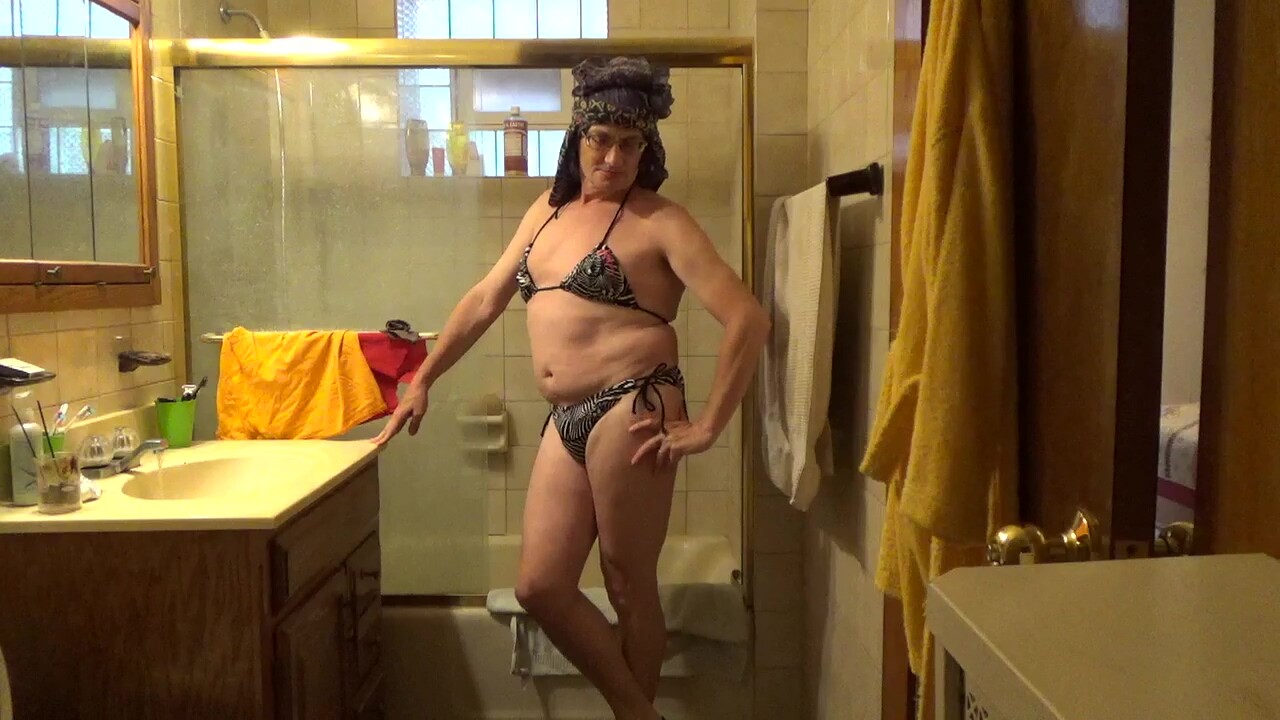 Crossdresser Sveta-Ave. Lady in bikini