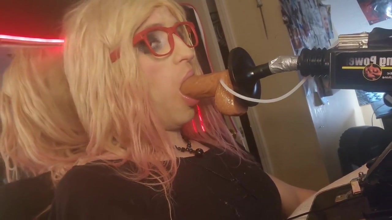 Sissy Receives Facial From Dildo Machine