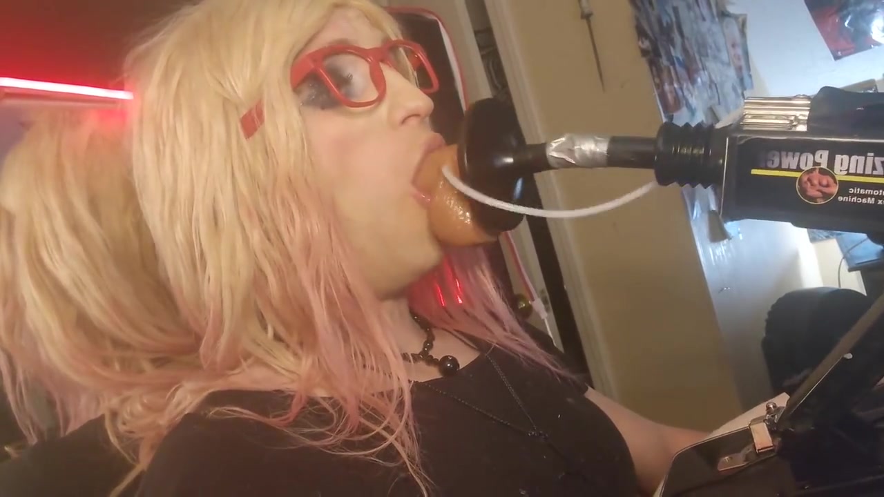Sissy Receives Facial From Dildo Machine