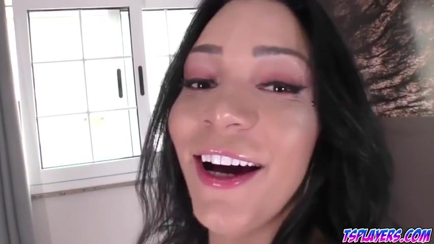 Hanna Rios In Bold Male Richard Greets Ts Babe Hanna With A Messy Blowjob