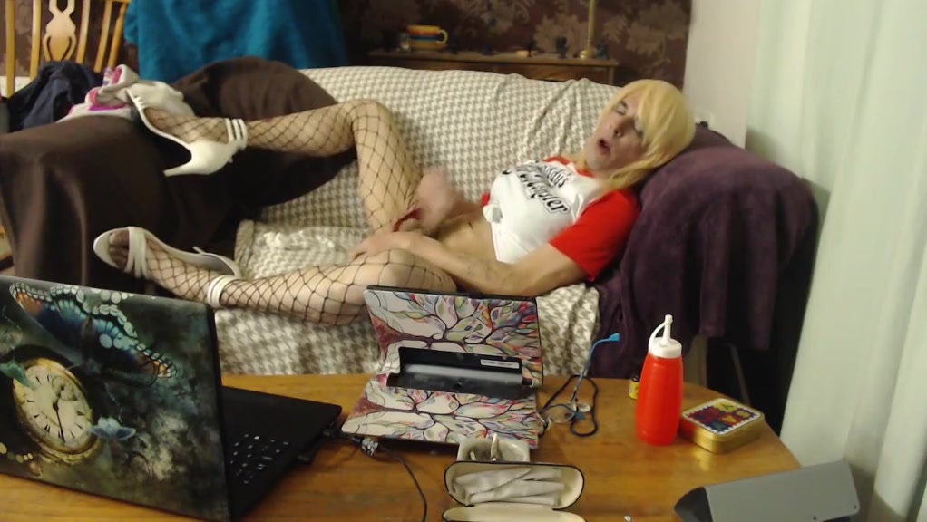 Crossdresser solo