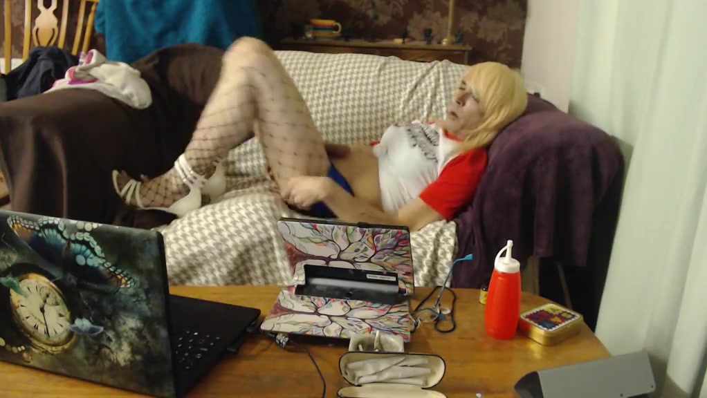 Crossdresser solo