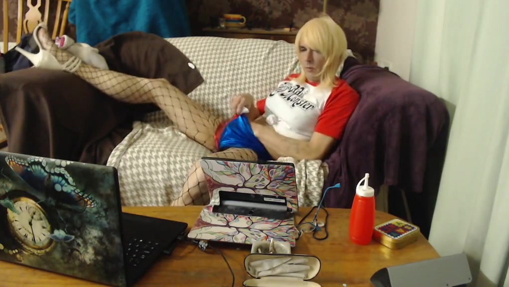 Crossdresser solo