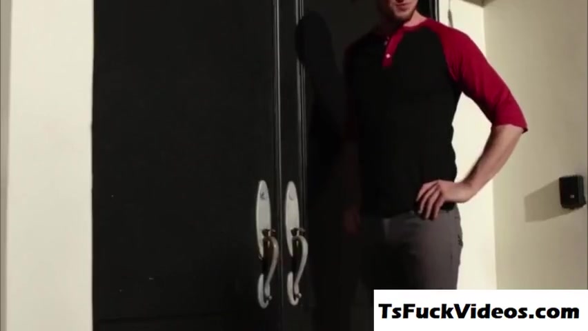Pierce Paris In Shemale Mountranny Dick Up H