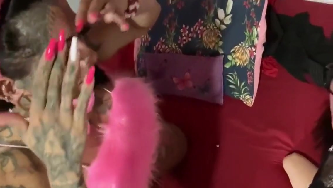 Casal Carmona Visitando A Com Um Menage Delicioso, Carmona Oficiall Aproveitou As Duas Safadas 7 Min With Isabelly Ferreira
