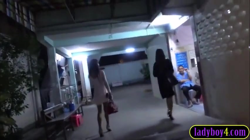 3 Amateur Ladyboys Fuck In A Foursome With A Very Lucky Guy In His Room