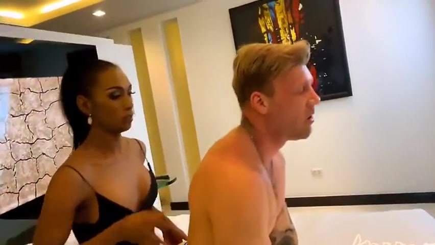 Blonde Bareback Fucktoy