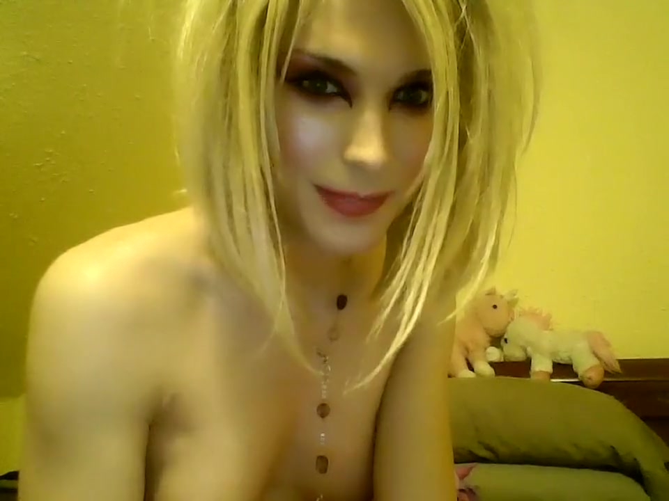 Cinnamon toast fucks cam show