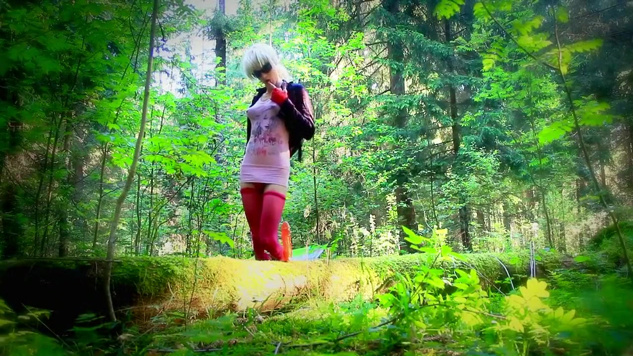 Anal Play In The Woods