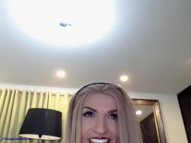 TS Laura Sofia jerks her meaty cock to a juicy cumshot