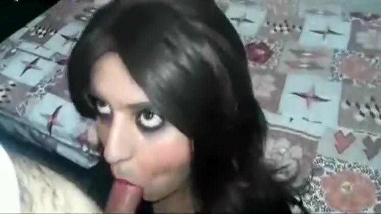 Iranian crossdresser sucks cock