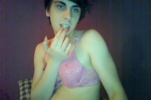 Tgirl playing on cam