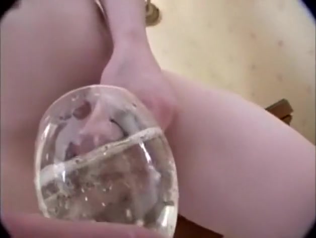 Beauty TGirl Pissing