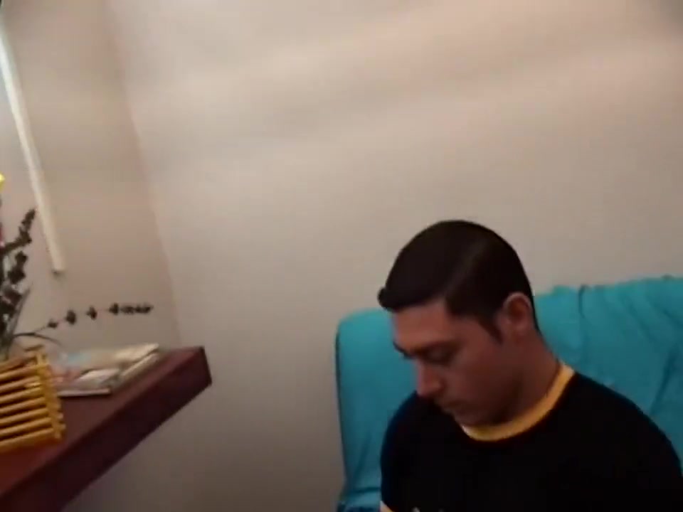 Tranny cums while fucked