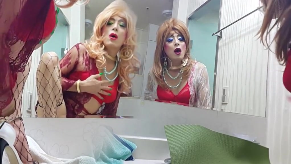 Sissy niclo solo masturbation