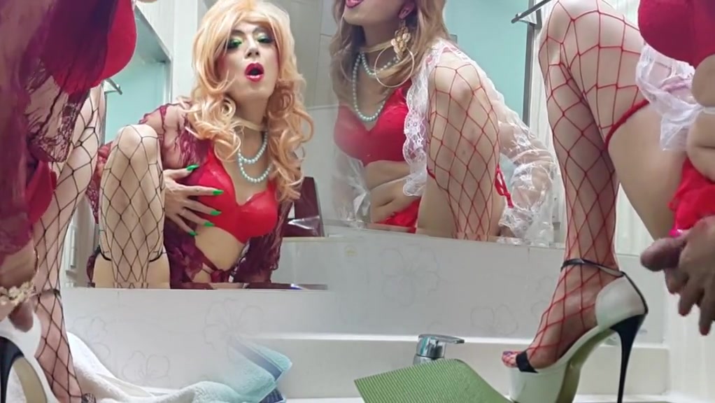 Sissy niclo solo masturbation