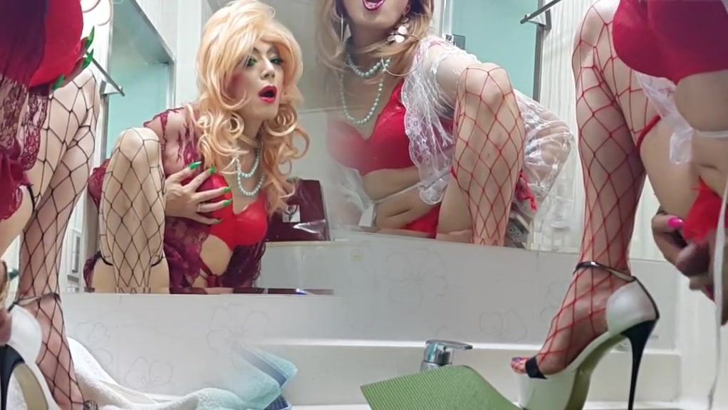 Sissy niclo solo masturbation