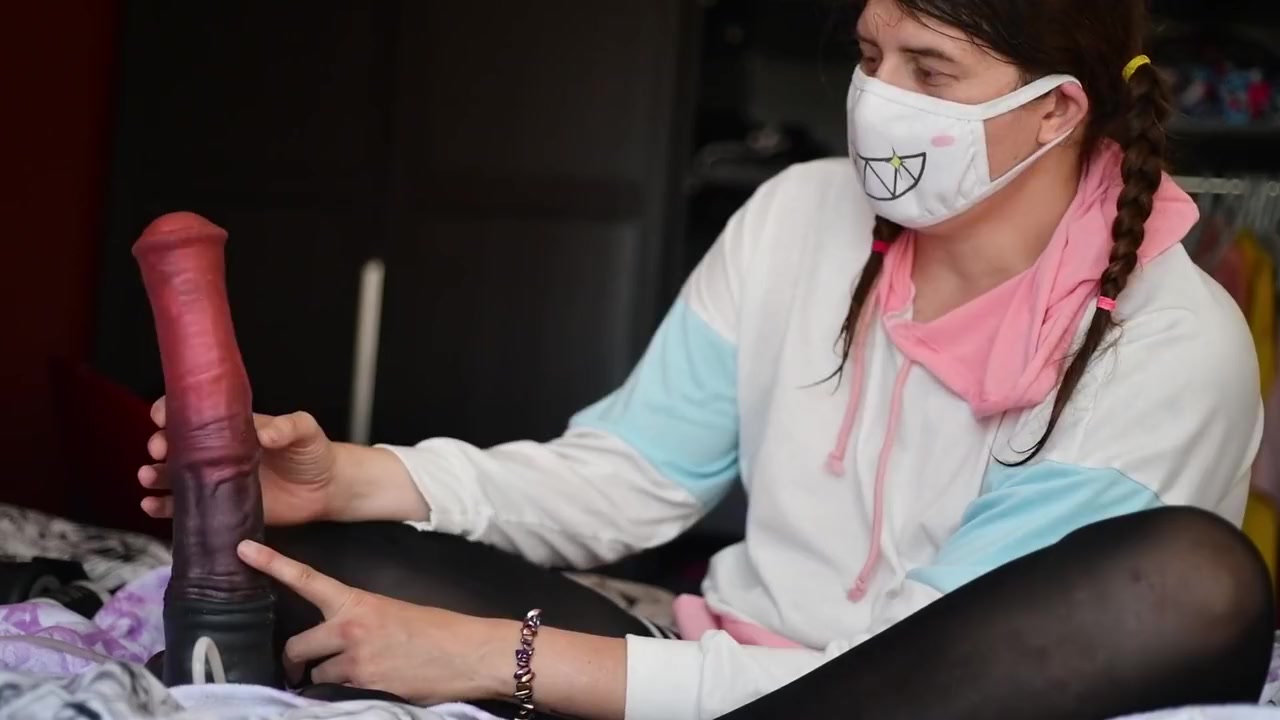 Amy Kittys: If It Fits.. I Sits!! Assorted Dildo Review 2 (bad Dragon)
