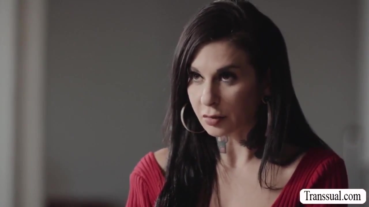 Tattooed Stepmom Gets Licked And Banged By