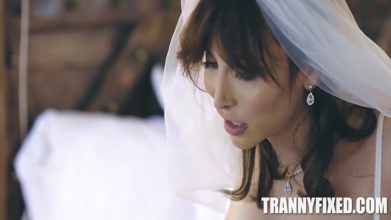 Korra Del Rio And Lola Fae - Cute Bridal Photographer Seduces By Hot Blonde Tranny Bride 6 Min