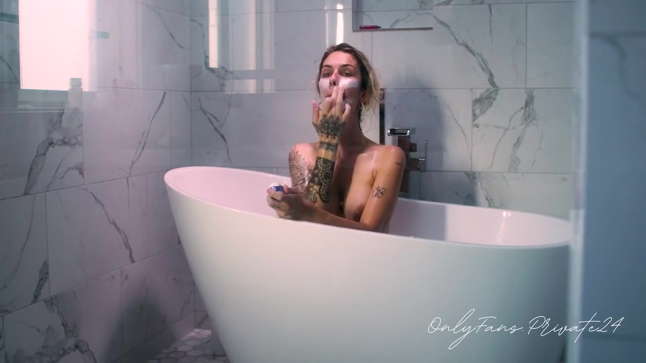 Beautiful Trans Model Takes A Bath & Shaves