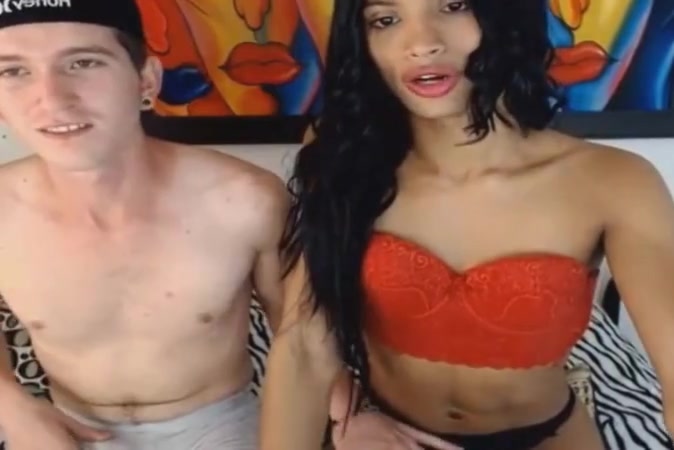 Couple shemale sucking dick on webcam