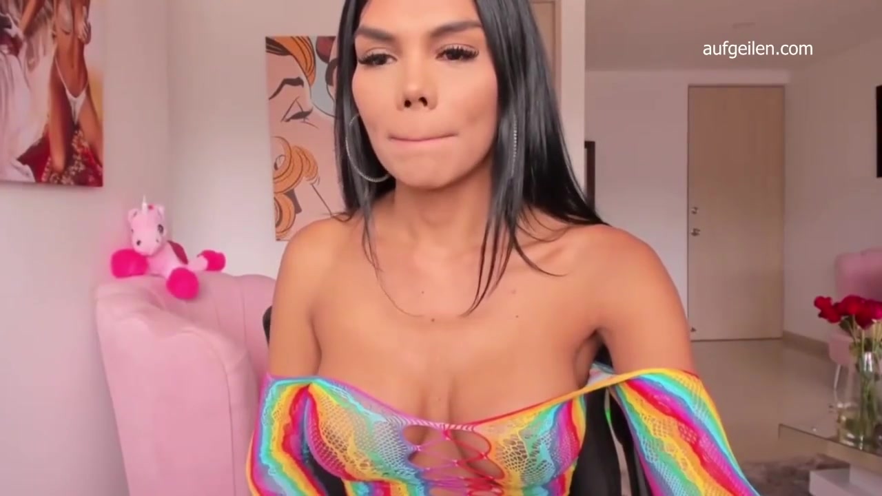 Extrem Geile Latina Transe Wichst Ihren Schwanz