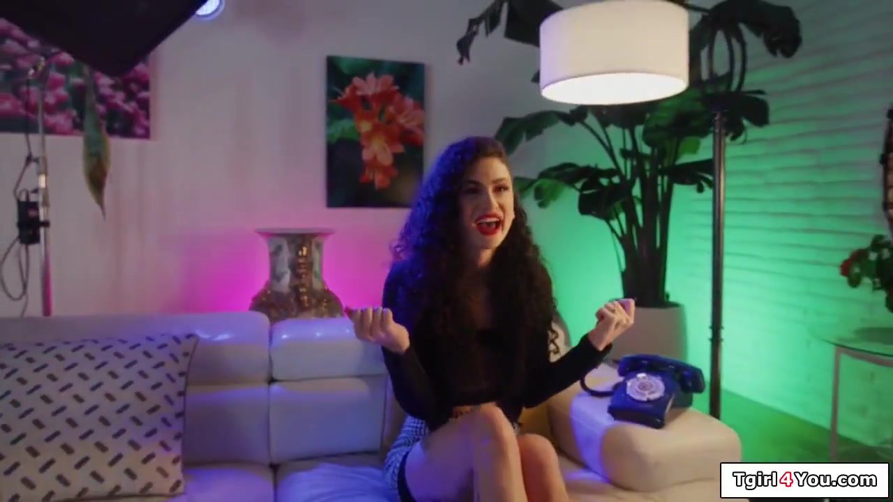 Shiri Allwood In Trans Fucks Tattooed Girl